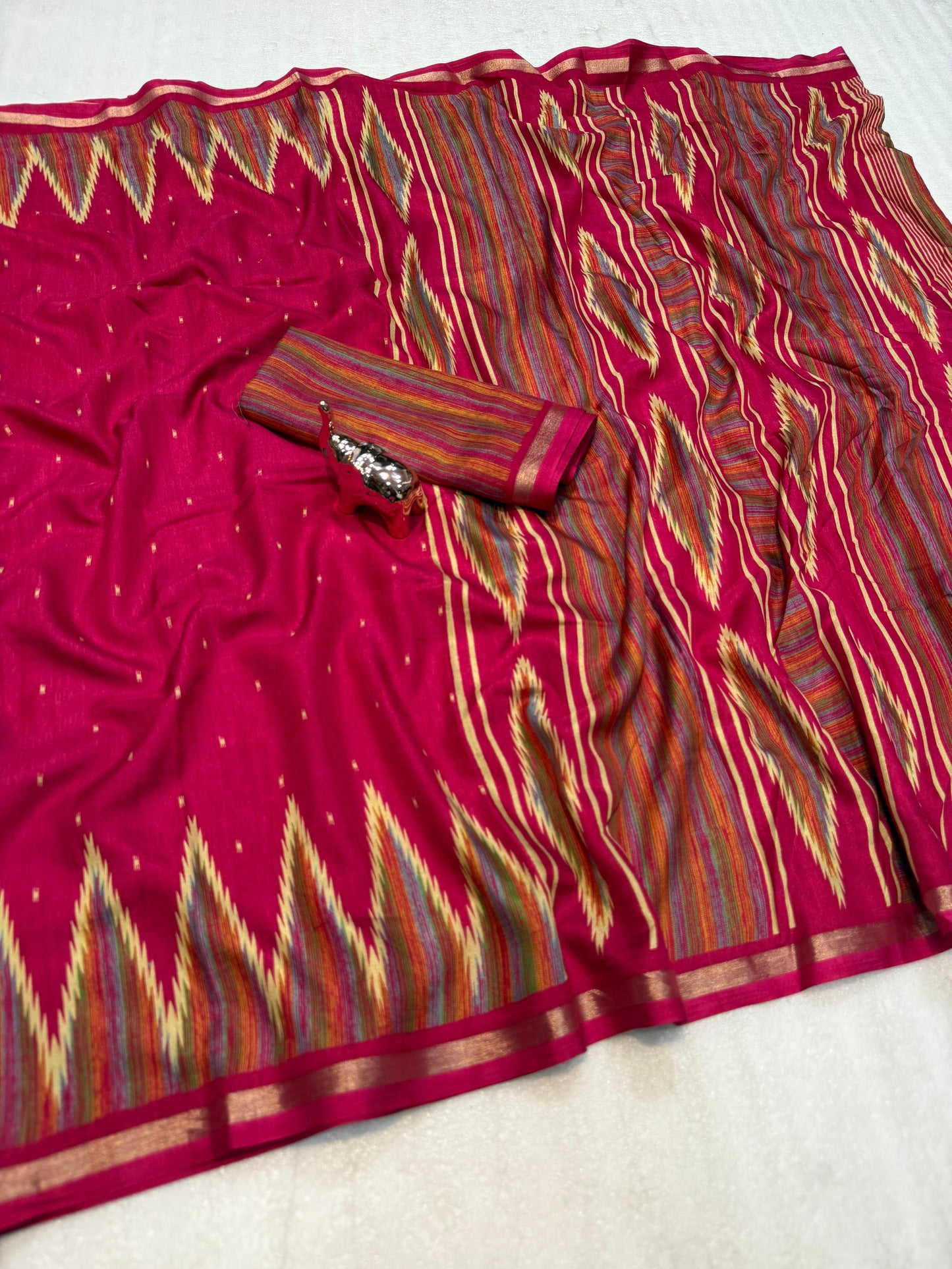 Women Printed Saree with Blouse Piece