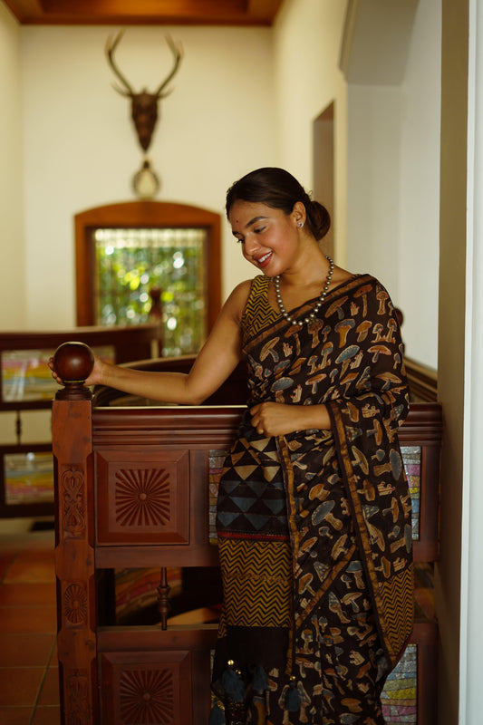 Pure Chanderi Saree With Golden Zari Piping border with beautiful latkan