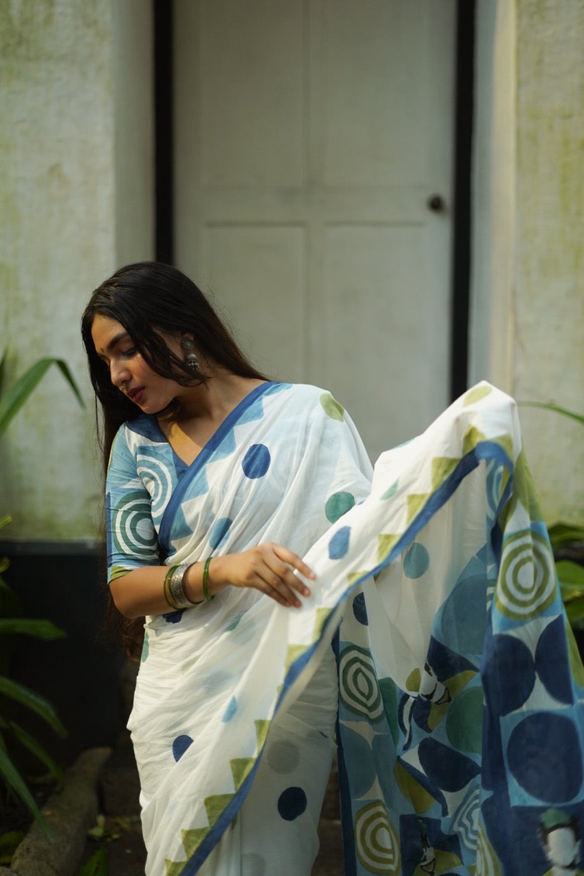 Pure Chanderi Saree With Golden Zari Piping border with beautiful latkan - Swaraas