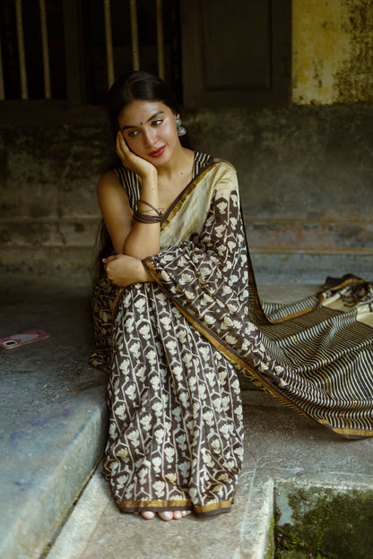 Pure Chanderi Saree With Golden Zari Piping border with beautiful latkan - Swaraas