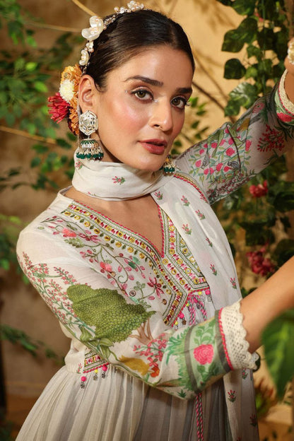 Featuring beautiful MUSLIN ALIA CUT Suit Set which is beautifully decorated with intricate hand embroidery, Zari weaving and prints. It is paired with matching pants and lace dupatta | White - Swaraas