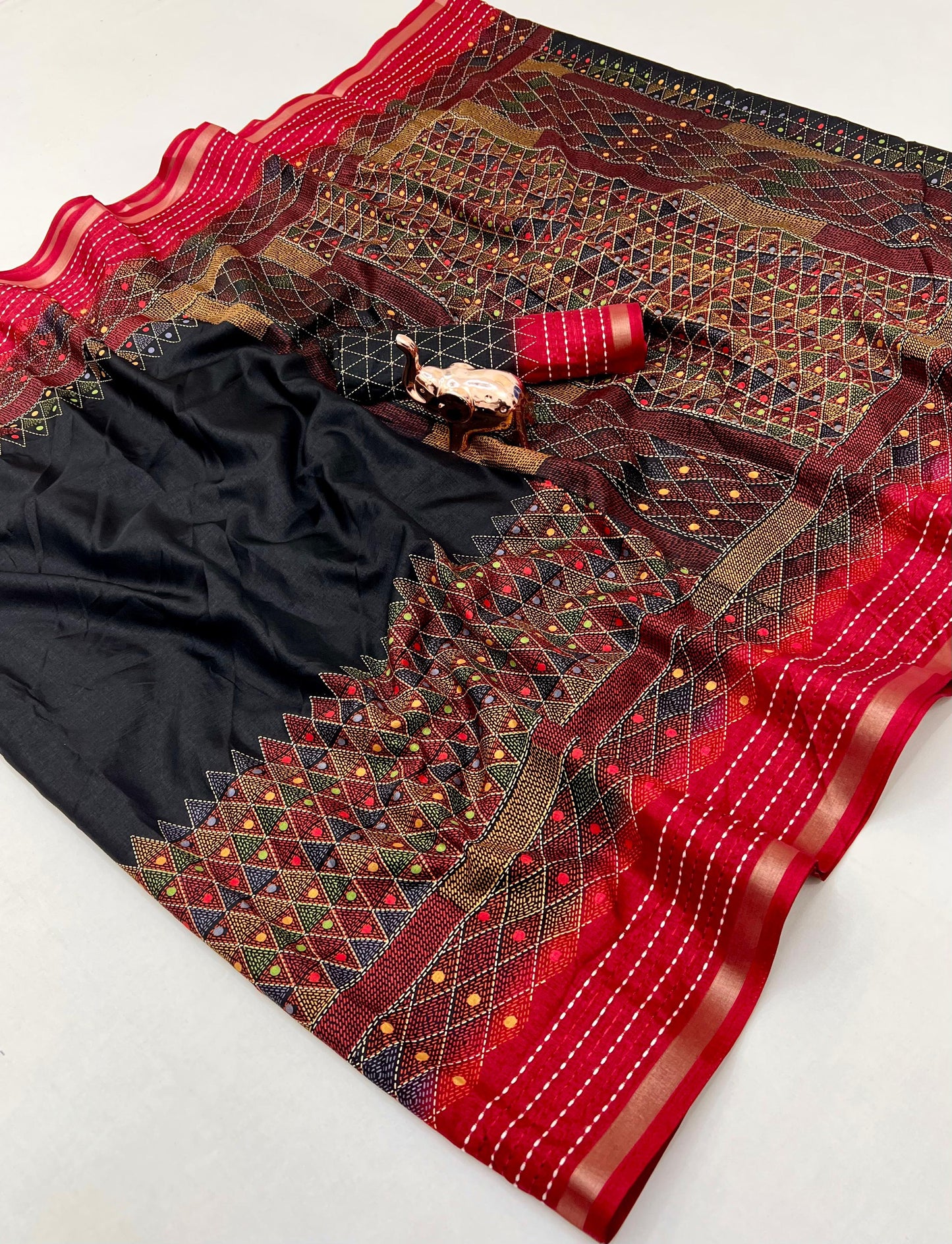 Soft Cotton Crape Printed Saree with Elegant Katha Thread Work border – 6.3 Meters