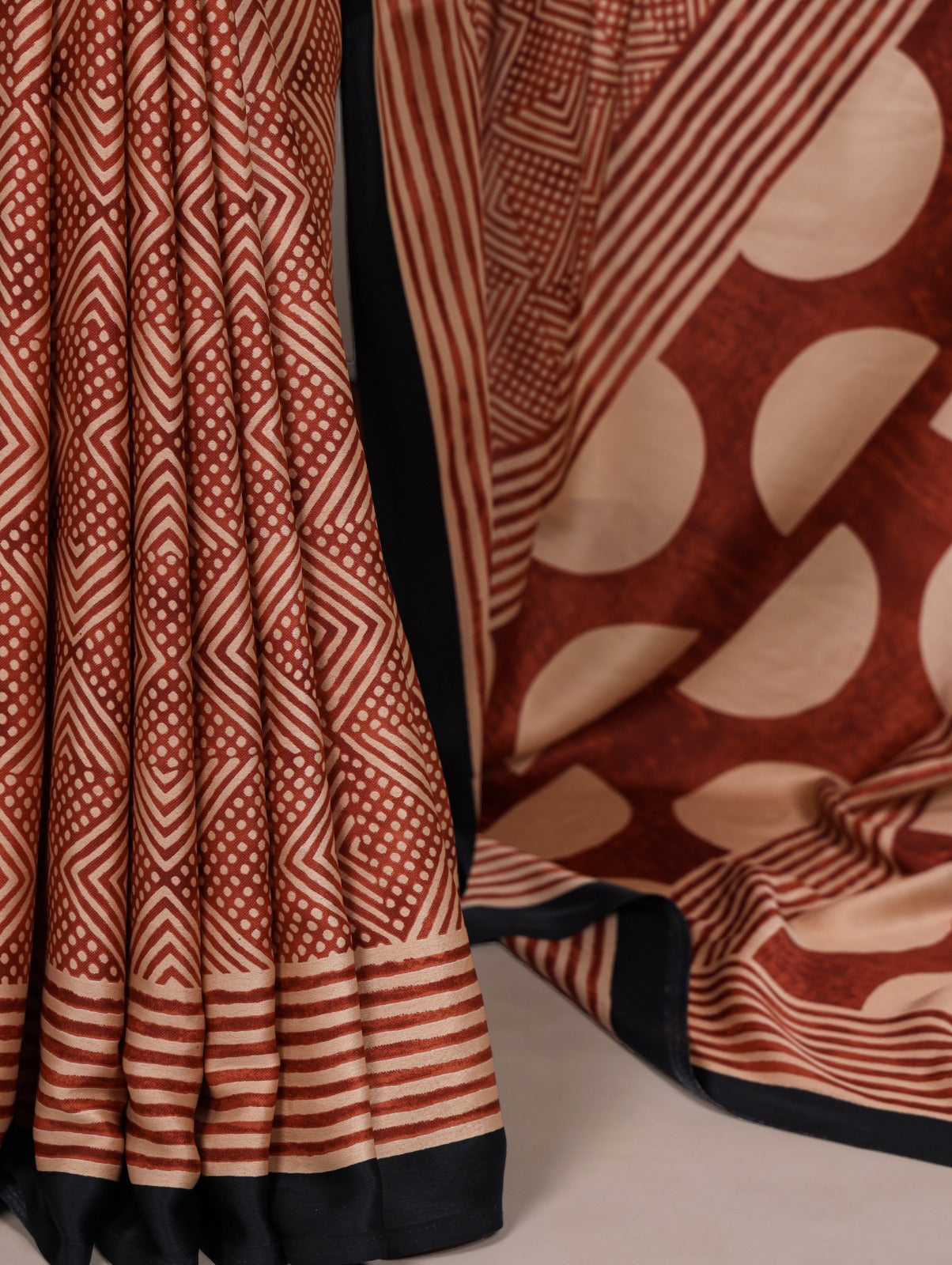 Crafted in soft dull silk with statement fancy prints, this saree blends classic charm with a modern touch 🌸