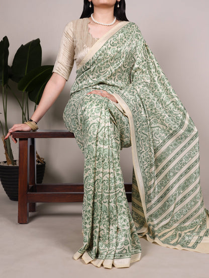 Timeless Tussar silk with graceful prints — a saree that speaks elegance in every drape 🌸