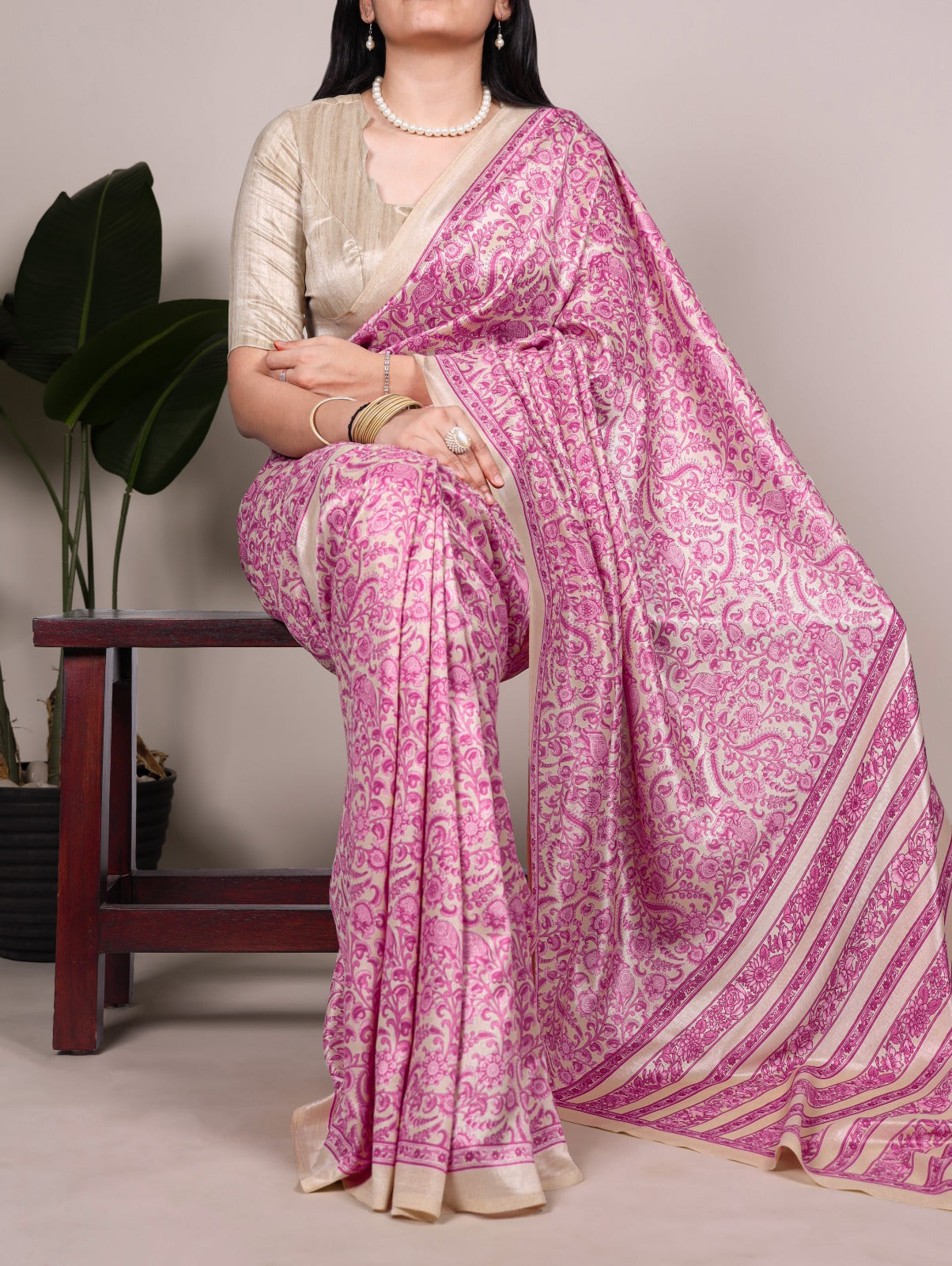 Timeless Tussar silk with graceful prints — a saree that speaks elegance in every drape 🌸