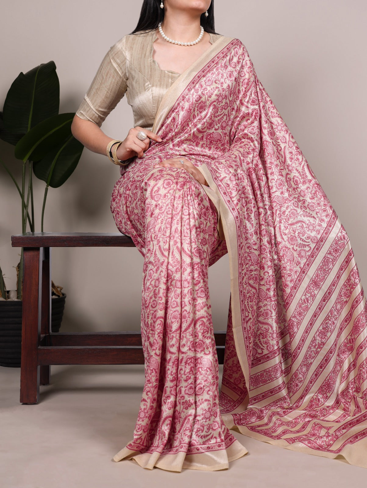 Timeless Tussar silk with graceful prints — a saree that speaks elegance in every drape 🌸