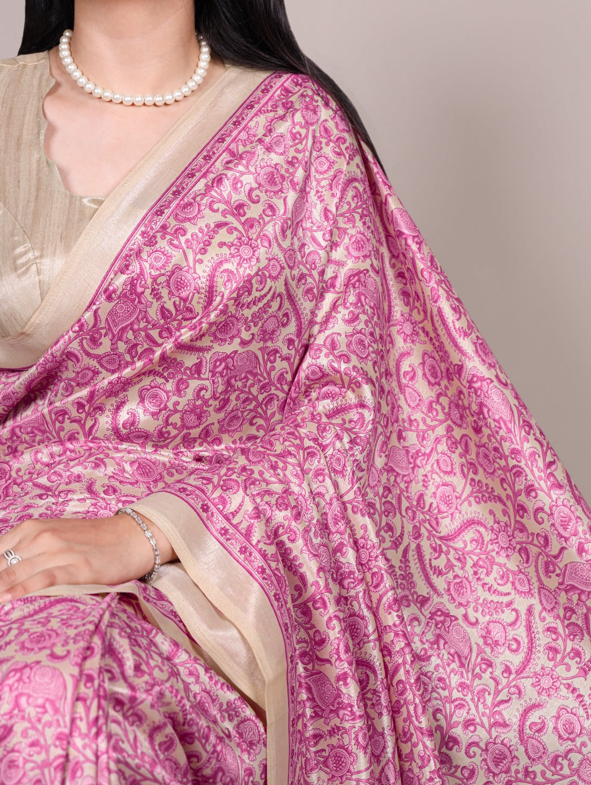 Timeless Tussar silk with graceful prints — a saree that speaks elegance in every drape 🌸