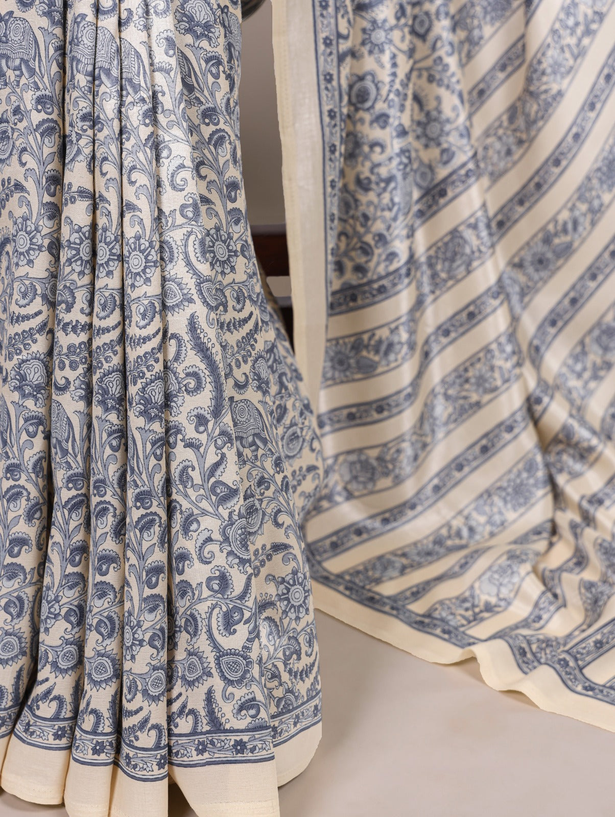 Timeless Tussar silk with graceful prints — a saree that speaks elegance in every drape 🌸