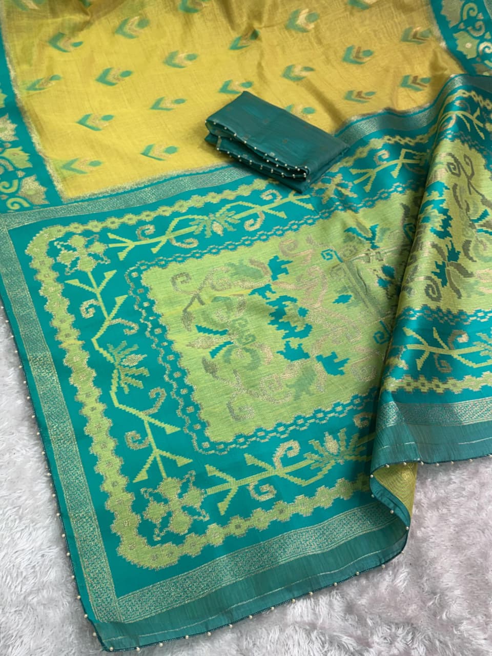 Linen Cotton Saree with Floral Contrast Border and Decorative Pallu, 6.3 Metres with Running Blouse for Festive Wear