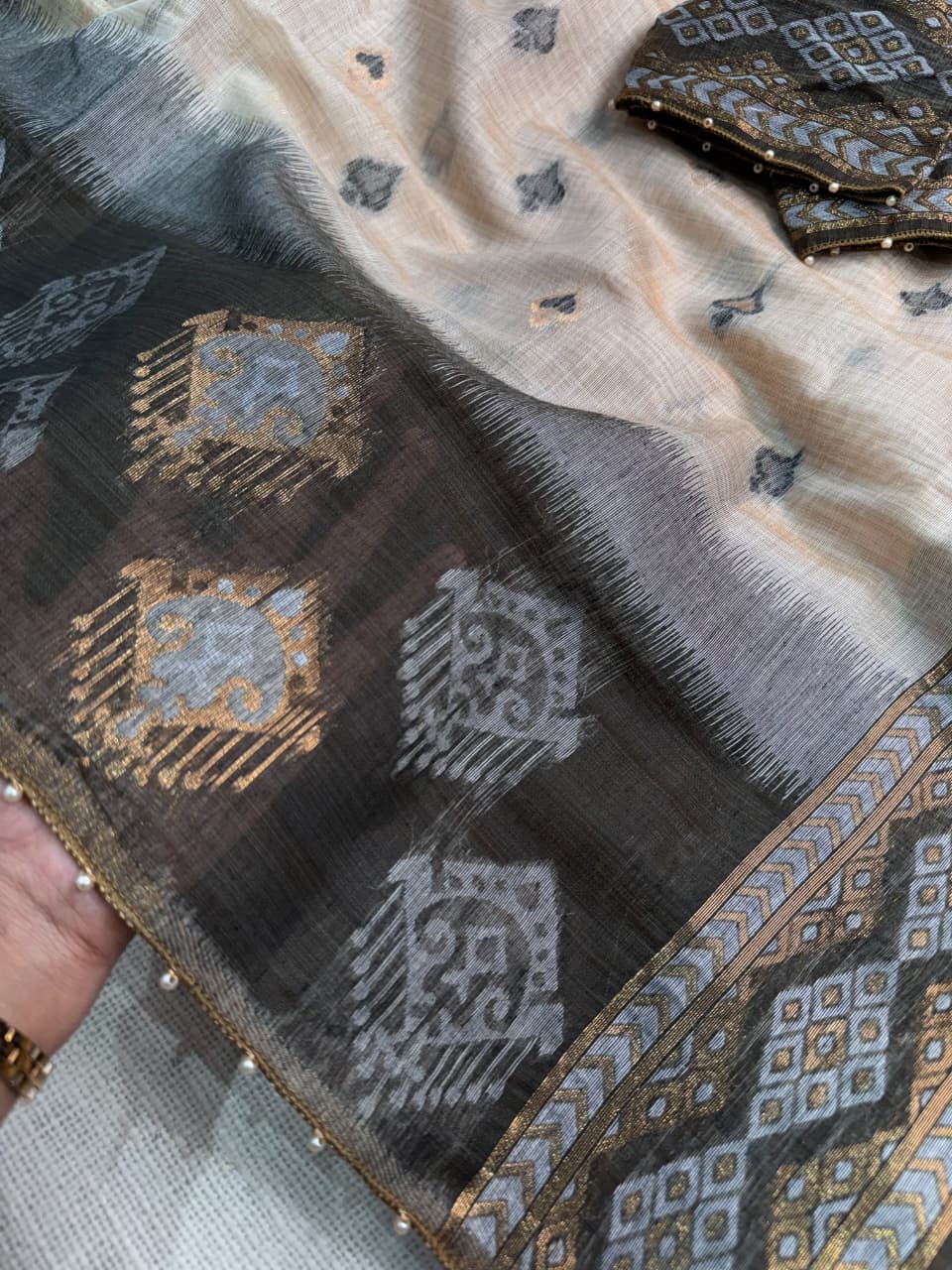 Cotton Linen Saree with Traditional Motifs, Contrast Border and Pallu, 6.3 Metres with Running Blouse for Festive Wear
