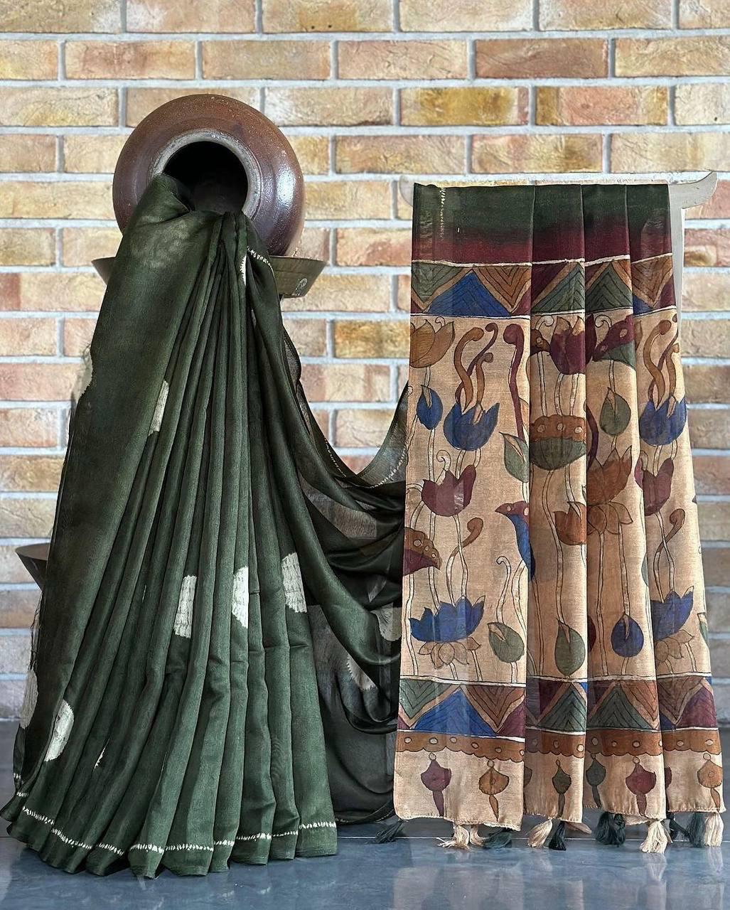 Women Floral Print Saree with Contrast Border
