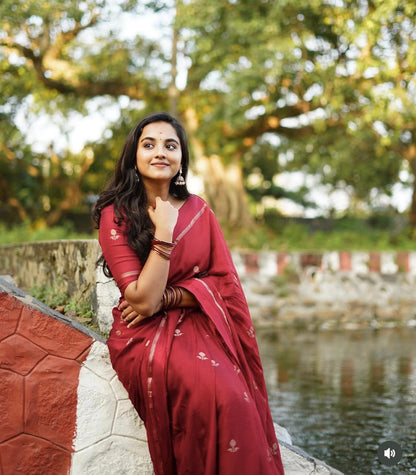 Pure Khadi Viscose Sartin Border Georgette, crafted for New Trends 🪷