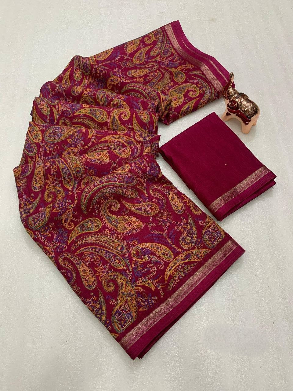 Women Paisley Print Saree with Contrast Border