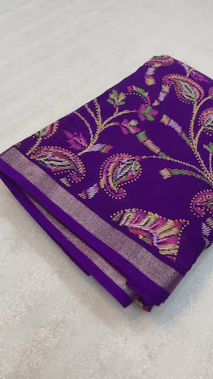 Fabric : Heavy mul base cotton silk saree with beautiful kalamkari printed and golden zari patti border  Blouse : running butti printed👚