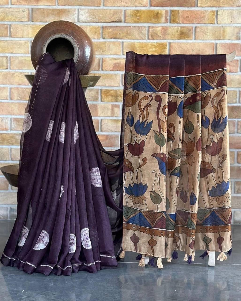 Women Floral Print Saree with Contrast Border
